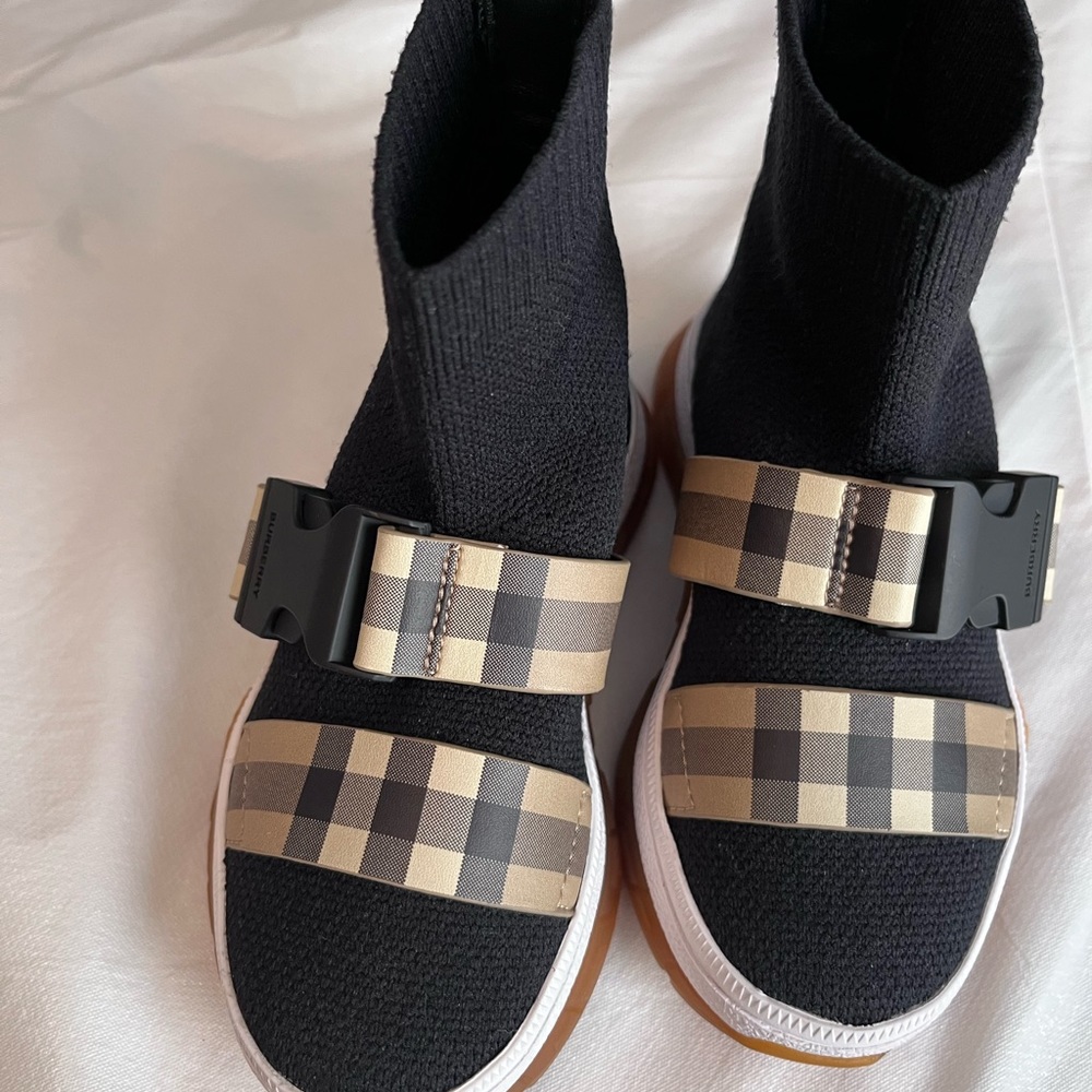 Burberry shoes Kids Size 23 News